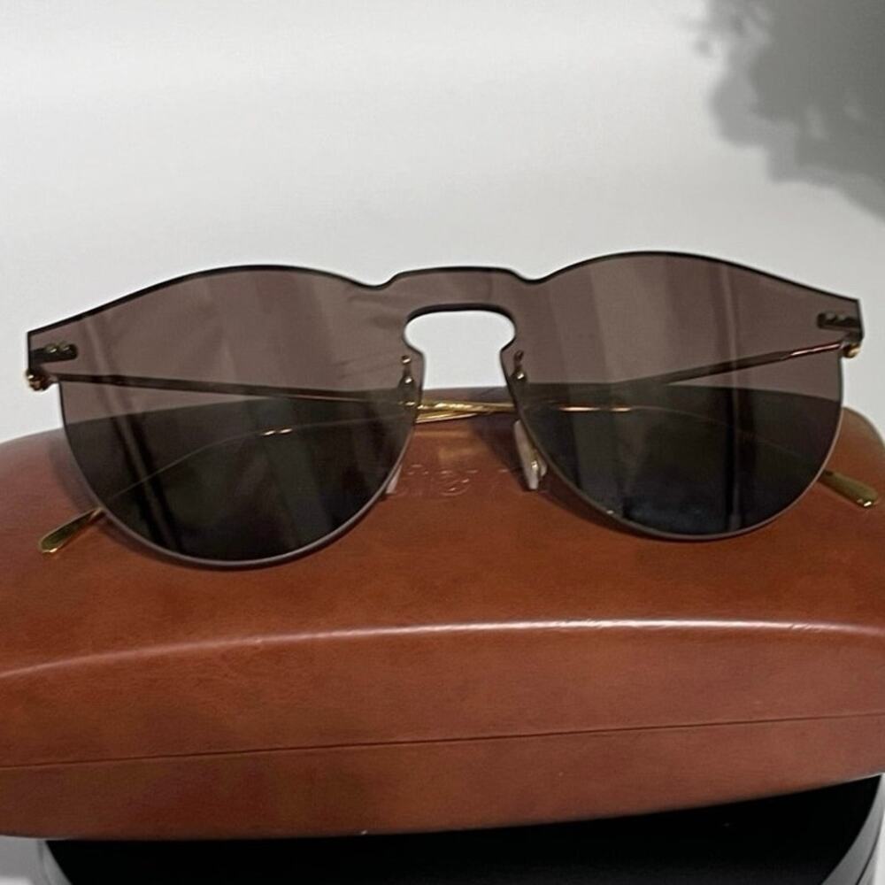 Illestiva‎ Womens Leonard
Mask Round Frame Gold Tone
Mirrored Sunglasses Brown